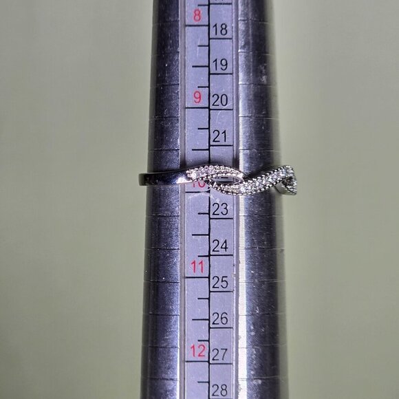 Infinity Pave Ring With Twisted Design and Clear Crystals‎ Size 10 (NWOT) - Picture 6 of 6